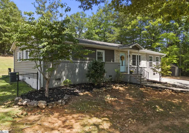 Photo 3 of Single family home for sale at 152 Parnell Brg Rd, Marietta, SC 29661 | MLS# 1603051 | Listing updated on 2026-09-11