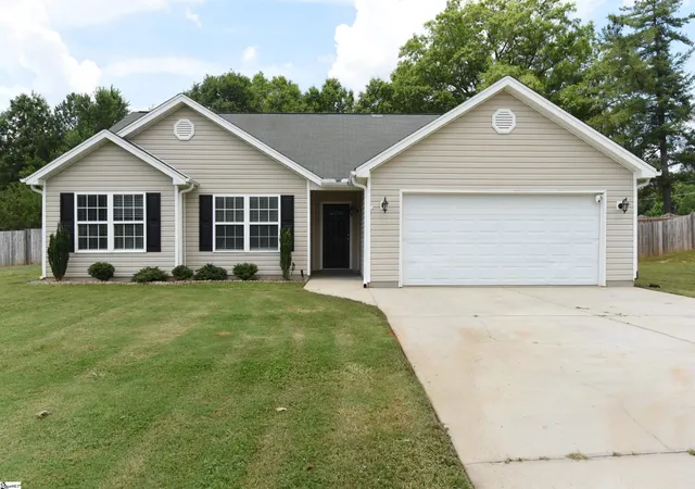 Single family home for sale at 100 Stevens Ct, Williamston, SC 29697 | MLS# 1604470