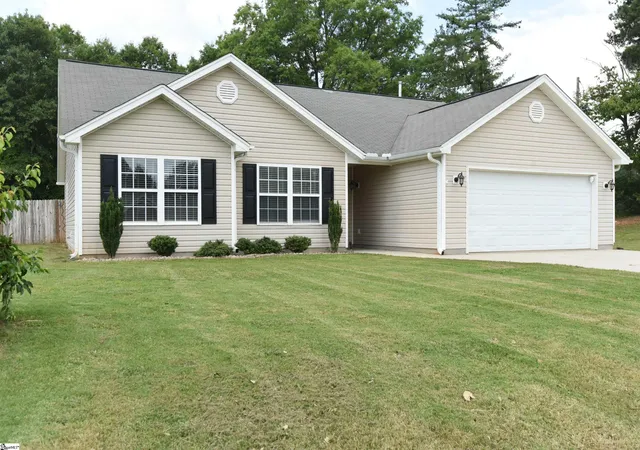 Photo 2 of Single family home for sale at 100 Stevens Ct, Williamston, SC 29697 | MLS# 1604470 | Listing updated on 2026-09-22