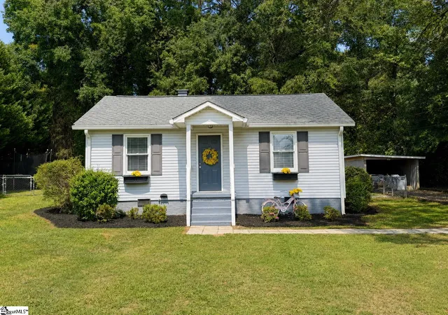Photo 2 of Single family home for sale at 200 Carolina Ave, Greer, SC 29650 | MLS# 1602912 | Listing updated on 2026-09-04