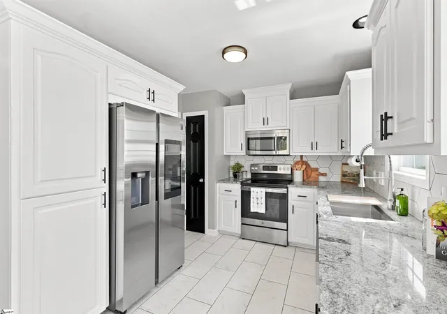 Photo 3 of Single family home for sale at 241 Cool Water Ct, Boiling Springs, SC 29316 | MLS# 1602218 | Listing updated on 2026-09-17
