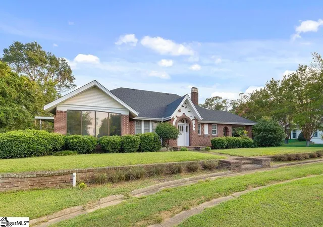 Photo 2 of Single family home for sale at 1011 W Poinsett St, Greer, SC 29650 | MLS# 1604028 | Listing updated on 2026-09-17