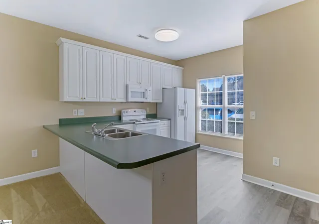Photo 3 of Townhouse for sale at 48 Ridgestone Cir, Mauldin, SC 29662 | MLS# 1606089 | Listing updated on 2026-10-08