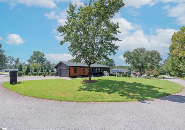 Photo 3 of Single family home for sale at 511 Woburn Ct, Greer, SC 29651 | MLS# 1602957 | Listing updated on 2026-09-04