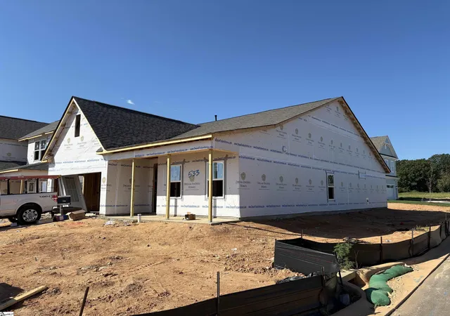 Photo 3 of Single family home for sale at 417 Simpson Farm Rd, Simpsonville, SC 29681 | MLS# 1603668 | Listing updated on 2026-10-22