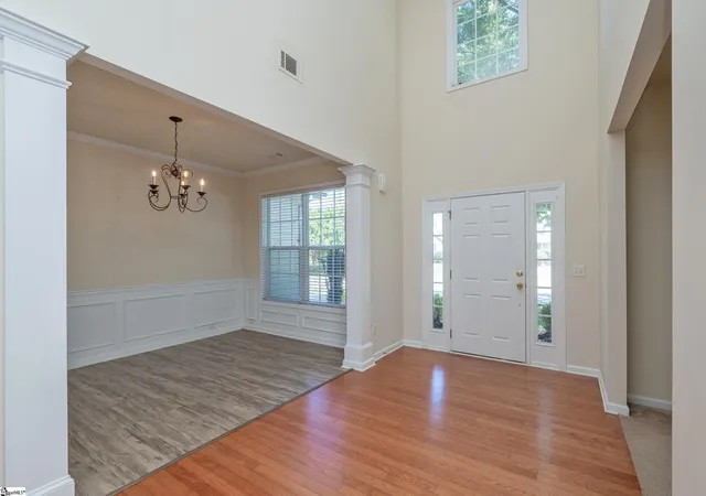 Photo 3 of Single family home for sale at 17 Jordan Crst Ct, Simpsonville, SC 29681 | MLS# 1603864 | Listing updated on 2026-09-30