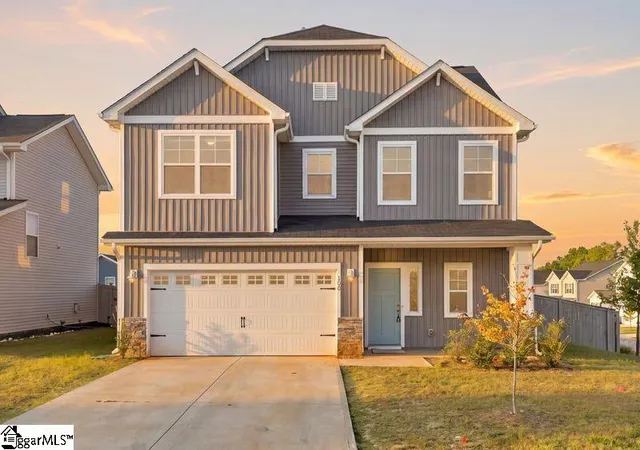 Photo 1 of Single family home for sale at 100 White Dutch Ln, Greenville, SC 29607 | MLS# 1604285 | Listing updated on 2026-09-21