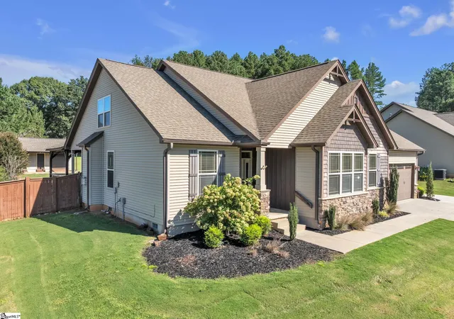 Photo 2 of Single family home for sale at 22 Pebblebrook Ct, Greer, SC 29651 | MLS# 1603740 | Listing updated on 2026-09-14