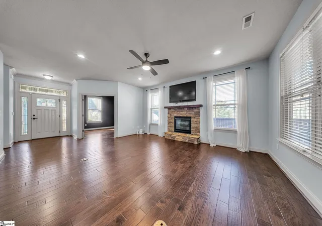 Photo 3 of Single family home for sale at 22 Pebblebrook Ct, Greer, SC 29651 | MLS# 1603740 | Listing updated on 2026-09-14