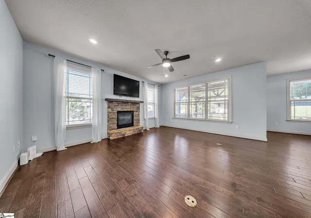 Photo 3 of Single family home for sale at 22 Pebblebrook Ct, Greer, SC 29651 | MLS# 1603740 | Listing updated on 2026-09-14