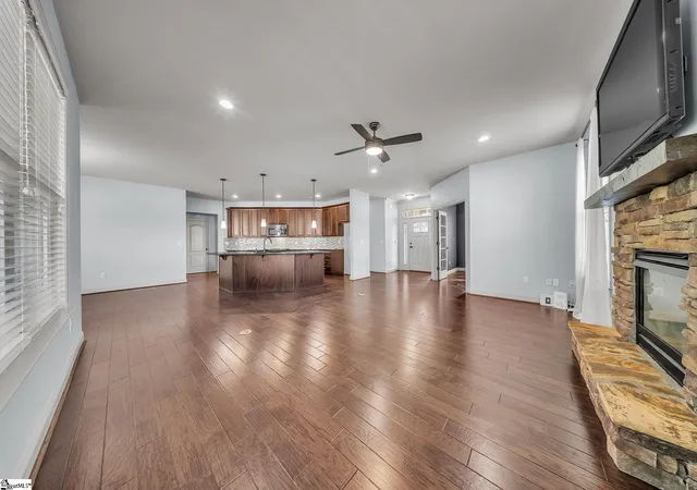 Photo 4 of Single family home for sale at 22 Pebblebrook Ct, Greer, SC 29651 | MLS# 1603740 | Listing updated on 2026-09-14