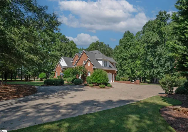 Photo 3 of Single family home for sale at 156 Club Dr, Simpsonville, SC 29681 | MLS# 1603077 | Listing updated on 2026-09-05