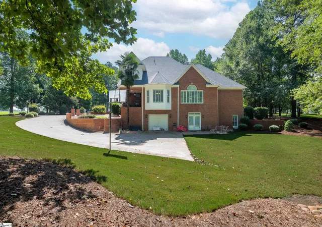 Photo 3 of Single family home for sale at 156 Club Dr, Simpsonville, SC 29681 | MLS# 1603077 | Listing updated on 2026-10-07