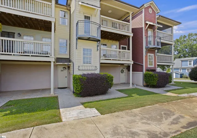 Photo 2 of Townhouse for sale at 202 S Memminger St, Greenville, SC 29601 | MLS# 1603231 | Listing updated on 2026-09-08
