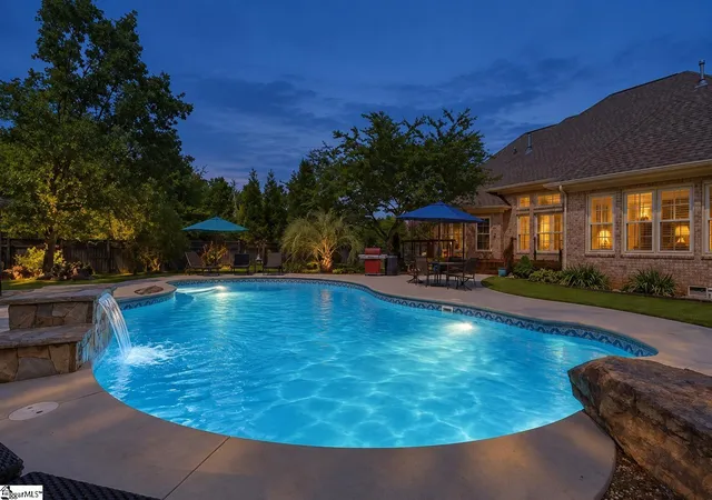 Photo 2 of Single family home for sale at 2 Stonebrook Farm Wy, Greenville, SC 29615 | MLS# 1596681 | Listing updated on 2026-09-18