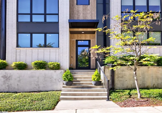 Photo 2 of Townhouse for sale at 611 N Main St #Unit 2, Greenville, SC 29601 | MLS# 1605515 | Listing updated on 2026-10-27