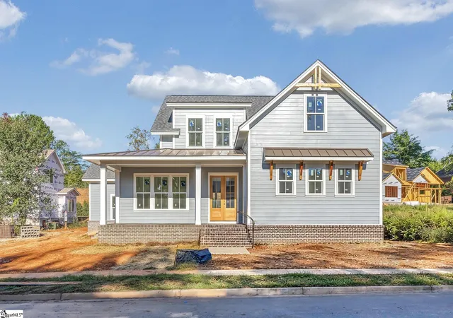 Photo 1 of Single family home for sale at 33 Porcher Cir, Greenville, SC 29605 | MLS# 1606292 | Listing updated on 2026-10-09