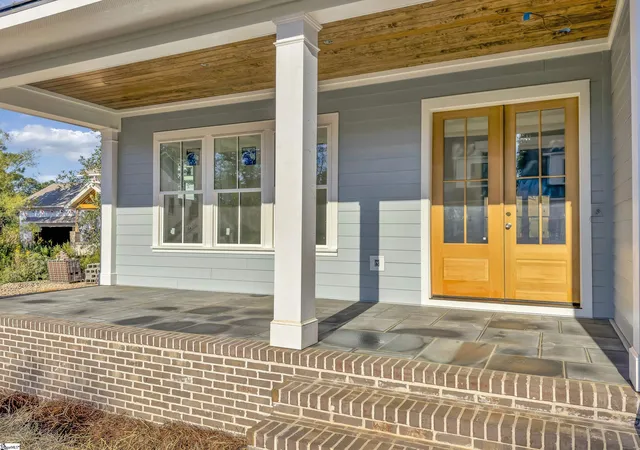 Photo 3 of Single family home for sale at 33 Porcher Cir, Greenville, SC 29605 | MLS# 1606292 | Listing updated on 2026-10-09
