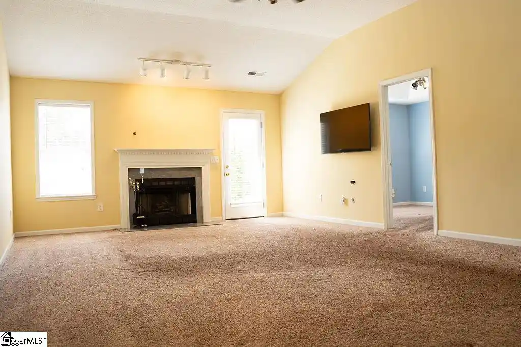 Listing Photo 2 - Condo for sale in 11 Hillside Gln Dr located at 11 Hillside Gln Dr, Greer, SC 29650 - Unit 11 Hillside Glen Dr