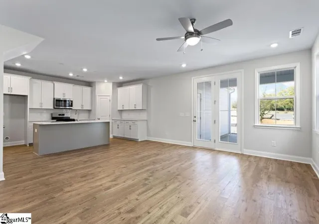 Photo 3 of Single family home for sale at 210 Nicolet Dr, Simpsonville, SC 29681 | MLS# 1603028 | Listing updated on 2026-09-05