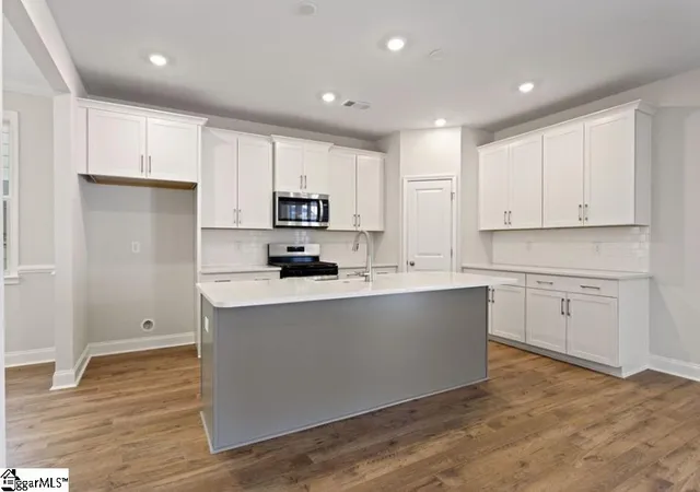 Photo 4 of Single family home for sale at 210 Nicolet Dr, Simpsonville, SC 29681 | MLS# 1603028 | Listing updated on 2026-09-05