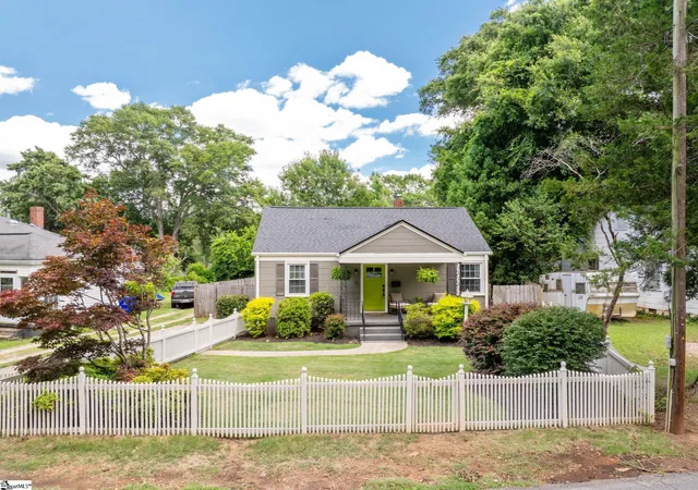 Photo 1 of Single family home for sale at 11 Tabor St, Greenville, SC 29609 | MLS# 1596075 | Listing updated on 2026-09-09
