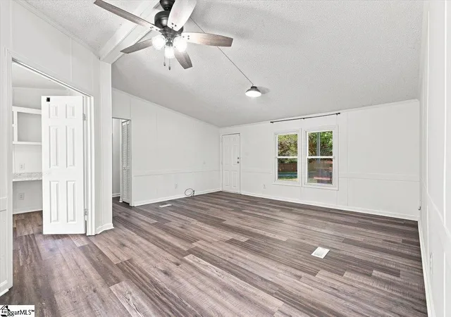 Photo 4 of Manufactured home for sale at 140 Miller Rd, Easley, SC 29640 | MLS# 1602886 | Listing updated on 2026-09-08