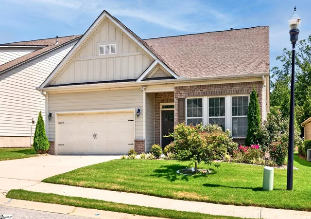 Photo 2 of Single family home for sale at 28 Noble Wing Ln, Taylors, SC 29687 | MLS# 1603250 | Listing updated on 2026-09-09