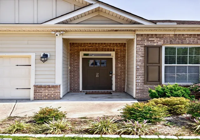 Photo 3 of Single family home for sale at 28 Noble Wing Ln, Taylors, SC 29687 | MLS# 1603250 | Listing updated on 2026-09-09