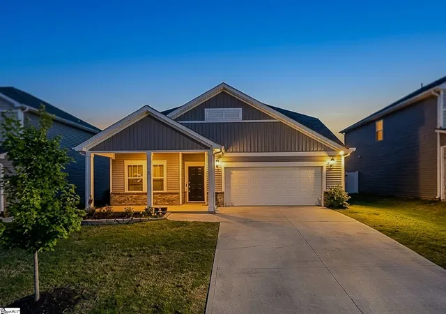 Photo 1 of Single family home for sale at 351 Pewter Cir, Simpsonville, SC 29680 | MLS# 1601349 | Listing updated on 2026-09-18
