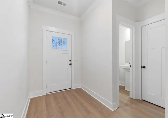 Photo 3 of Sale Pending at 15 Thurlow Ct, Greenville, SC 29615 | MLS# 1603885 | Listing updated on 2026-10-08