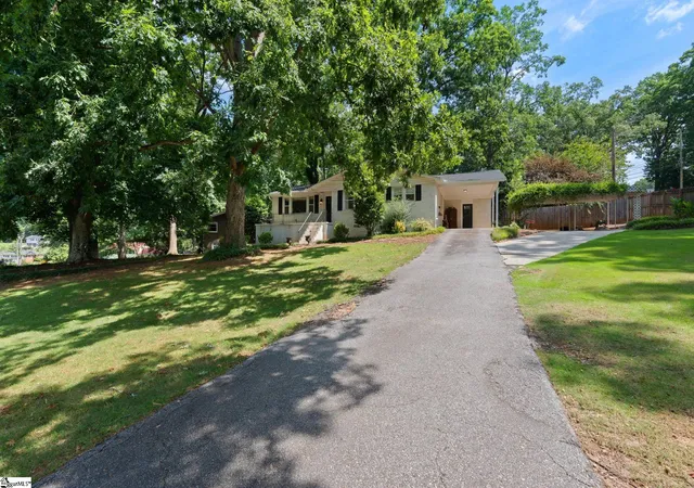 Photo 3 of Single family home for sale at 225 Scarlett St, Greenville, SC 29607 | MLS# 1603471 | Listing updated on 2026-09-10