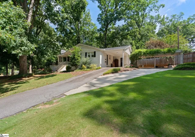 Photo 4 of Single family home for sale at 225 Scarlett St, Greenville, SC 29607 | MLS# 1603471 | Listing updated on 2026-09-10