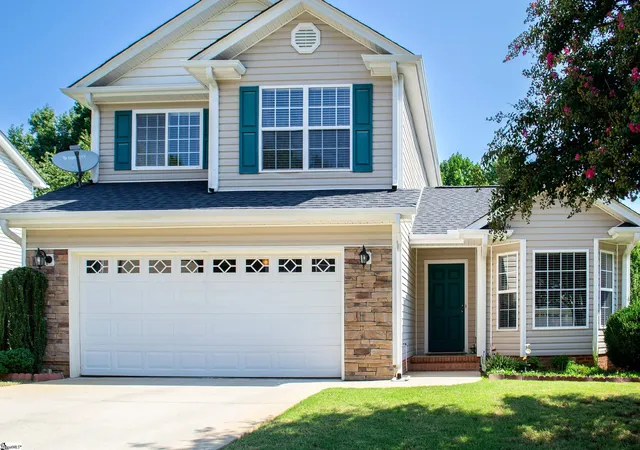 Photo 2 of Single family home for sale at 32 Cardinal Crk Dr, Greenville, SC 29607 | MLS# 1603126 | Listing updated on 2026-09-07