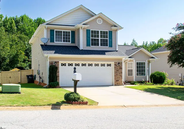 Photo 3 of Single family home for sale at 32 Cardinal Crk Dr, Greenville, SC 29607 | MLS# 1603126 | Listing updated on 2026-09-07