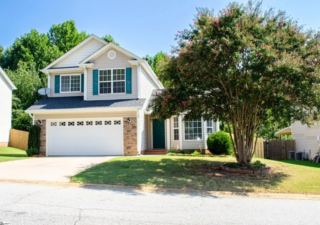 Photo 3 of Single family home for sale at 32 Cardinal Crk Dr, Greenville, SC 29607 | MLS# 1603126 | Listing updated on 2026-09-07