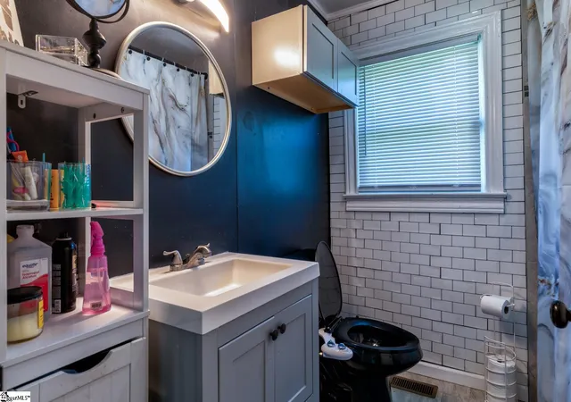 Photo 3 of Single family home for sale at 110 Dukeland Dr, Greenville, SC 29617 | MLS# 1602208 | Listing updated on 2026-09-08