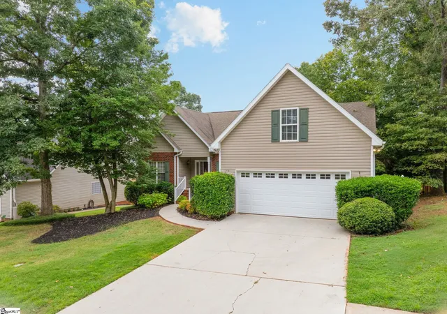 Photo 2 of Single family home for sale at 110 Amberjack Ct, Taylors, SC 29687 | MLS# 1604786 | Listing updated on 2026-10-14
