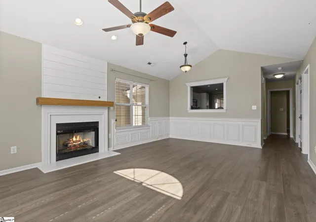 Photo 2 of Townhouse for sale at 14 Hillside Glen Dr, Greer, SC 29650 | MLS# 1605128 | Listing updated on 2026-10-09