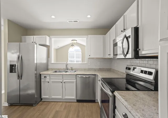 Photo 3 of Townhouse for sale at 14 Hillside Glen Dr, Greer, SC 29650 | MLS# 1605128 | Listing updated on 2026-10-09