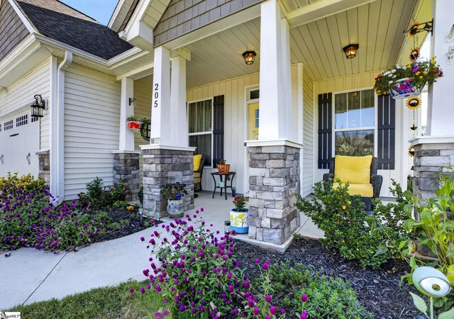 Photo 2 of Single family home for sale at 205 Hillyer Ct, Greenville, SC 29617 | MLS# 1605548 | Listing updated on 2026-10-22