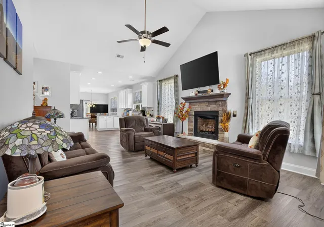 Photo 3 of Single family home for sale at 205 Hillyer Ct, Greenville, SC 29617 | MLS# 1605548 | Listing updated on 2026-10-22