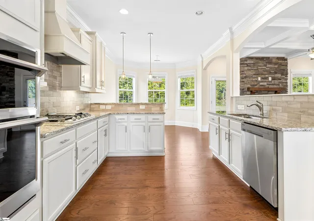 Photo 2 of Single family home for sale at 5 Lakeway Pl, Simpsonville, SC 29681 | MLS# 1597014 | Listing updated on 2026-10-14