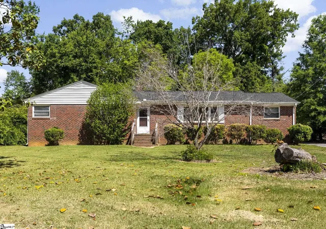 Photo 1 of Single family home for sale at 206 Greenbriar Dr, Simpsonville, SC 29680 | MLS# 1605830 | Listing updated on 2026-10-06