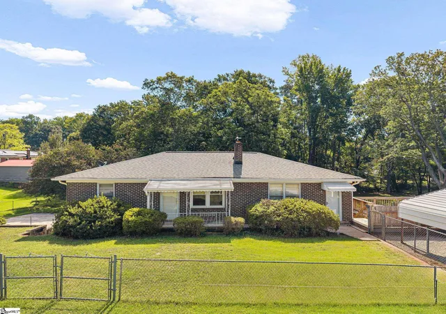 Photo 1 of Single family home for sale at 105 Salem Ct, Greenville, SC 29617 | MLS# 1605585 | Listing updated on 2026-10-04