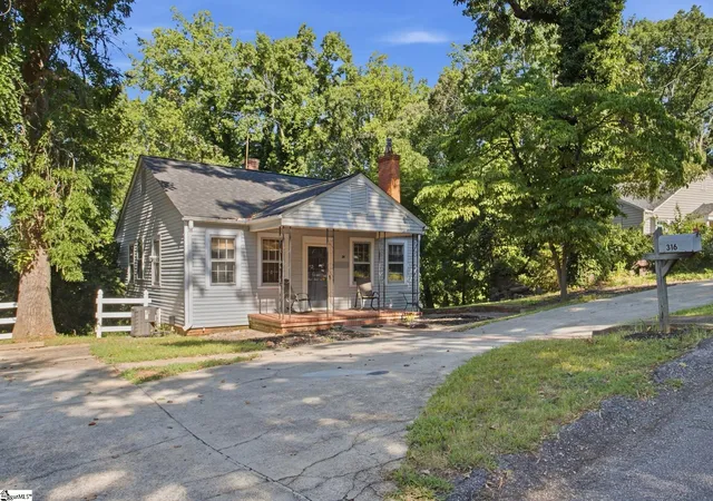 Photo 2 of Single family home for sale at 316 Melville Ave, Greenville, SC 29605 | MLS# 1603195 | Listing updated on 2026-09-08