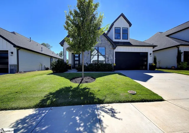 Photo 3 of Single family home for sale at 321 Bonnell Rd, Simpsonville, SC 29681 | MLS# 1605532 | Listing updated on 2026-10-26