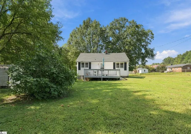 Photo 2 of Sale Pending at 311 Robinson Dr, Spartanburg, SC 29301 | MLS# 1603829 | Listing updated on 2026-09-18