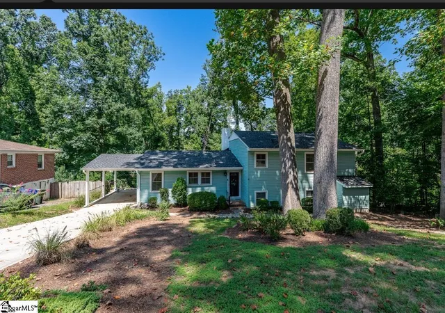 Photo 2 of Single family home for sale at 34 Nottingham Rd, Greenville, SC 29607 | MLS# 1602810 | Listing updated on 2026-09-14
