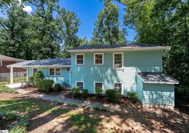 Photo 3 of Single family home for sale at 34 Nottingham Rd, Greenville, SC 29607 | MLS# 1602810 | Listing updated on 2026-09-14